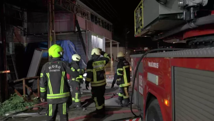 Kayseri’de çıkan yangında 3 iş yeri küle döndü