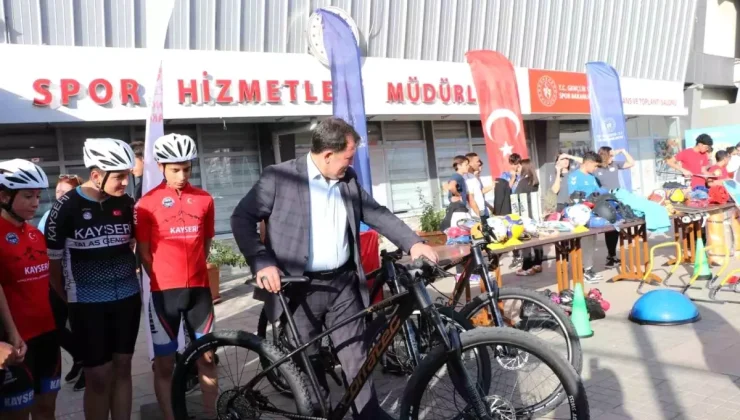 Kayseri’de Sporculara Destek İçin Malzeme Dağıtımı Yapıldı