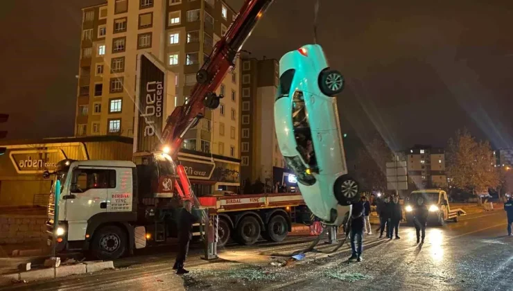 Kayseri’de 15 Yaşındaki Sürücü Kaza Yaptı: 4 Yaralı